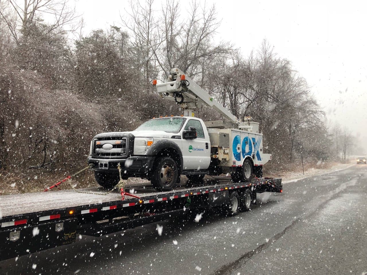 Hotshot flatbed truck hauling less-than-truckload freight